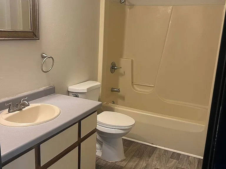 1140 Dodds Dr #1-4 — Photo 6