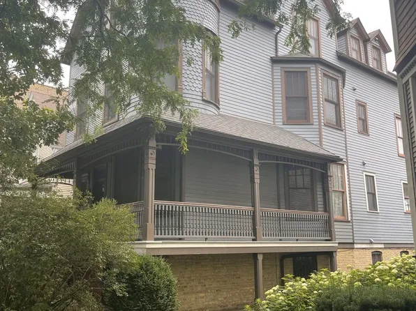 1911 W Berteau Ave, Chicago, IL 60613