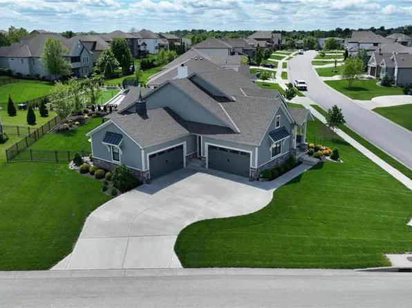 161 NW Carson Dr, Lees Summit, MO 64081