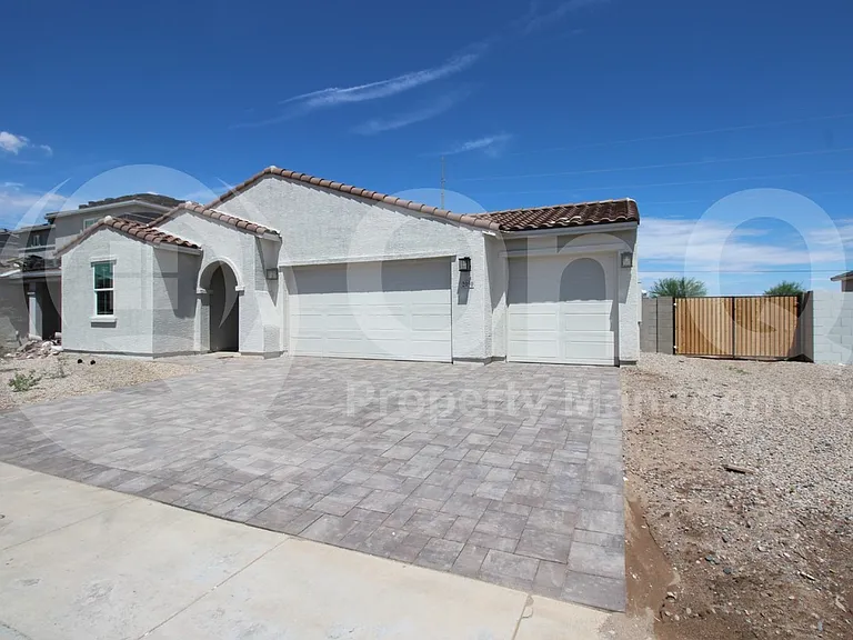 2050 E Piedmont Pl — Photo 2
