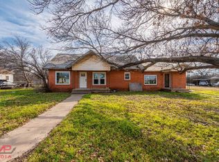 602 E Vanderbilt St, Stamford, TX 79553