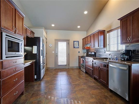 5th image of 1308 Blackberry Way
