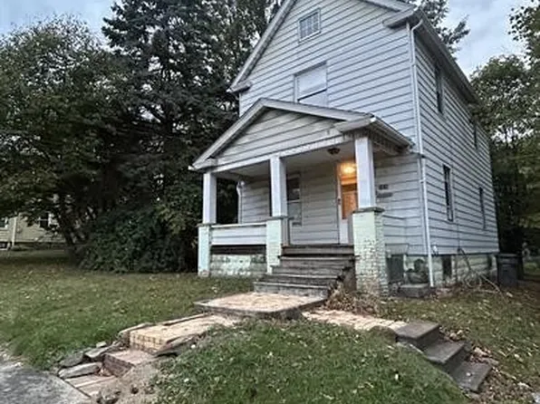 1976 Smithfield St, Youngstown, OH 44509
