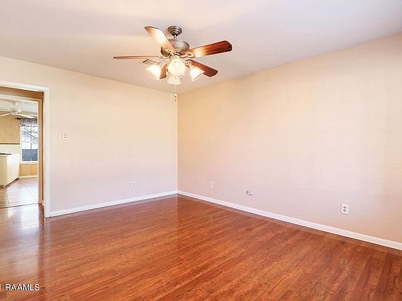 3rd image of 303 Leonie St