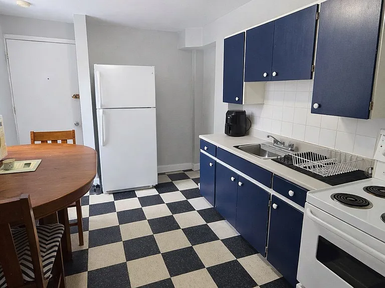 514 Bay St #2 — Photo 5