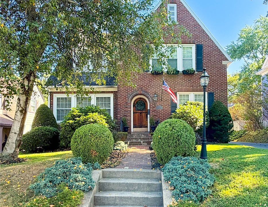 1st image of 35 Proctor Blvd