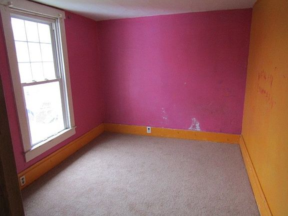 4th image of 311 Cherry St