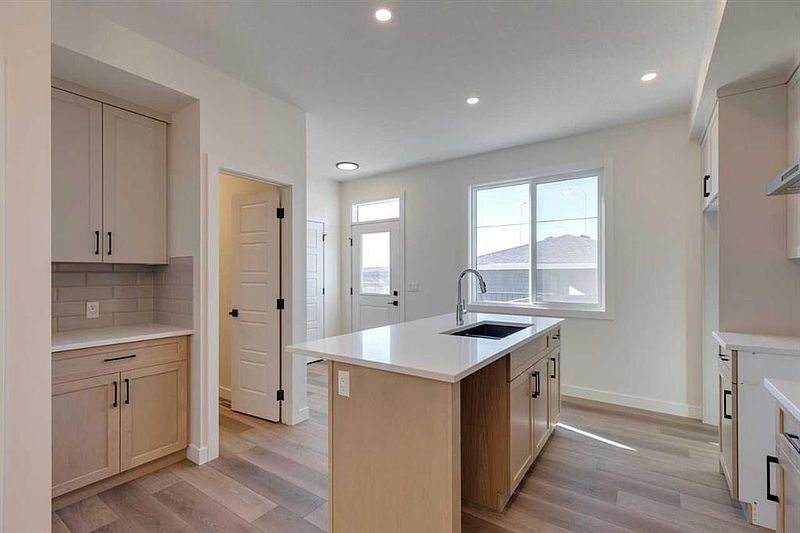 Calgary House for rent - 4 Bedrooms — photo 11