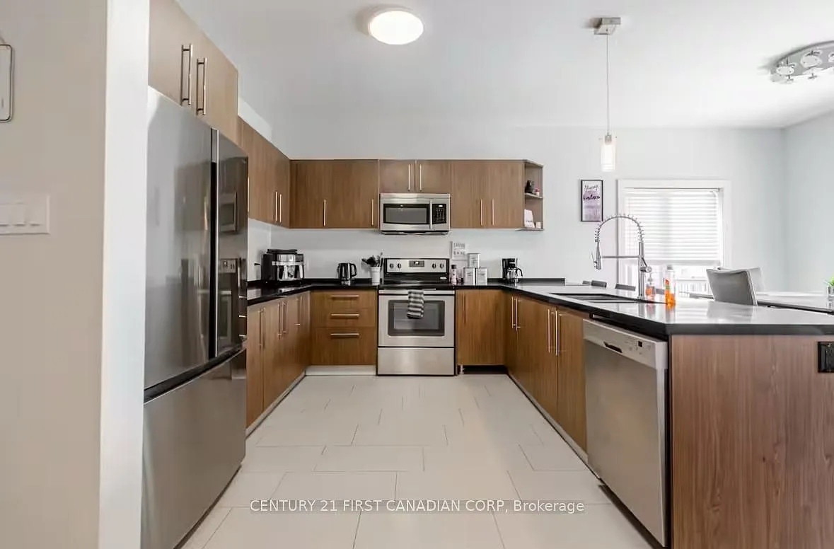 4 bed, $2,850 — Photo 3