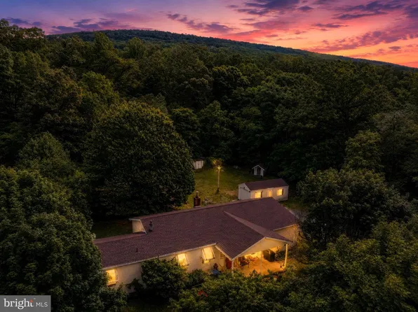 9607 Crystal Falls Dr, Hagerstown, MD 21740