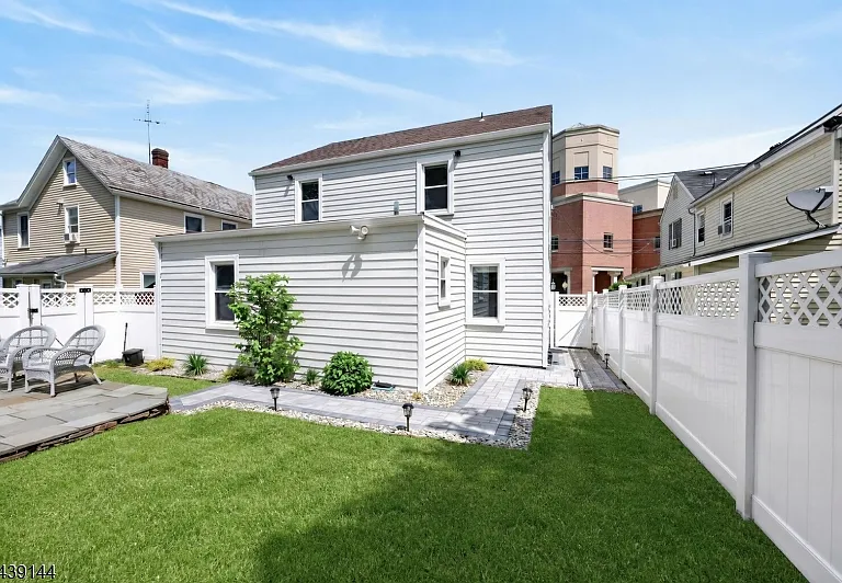12 Capner St — Photo 34