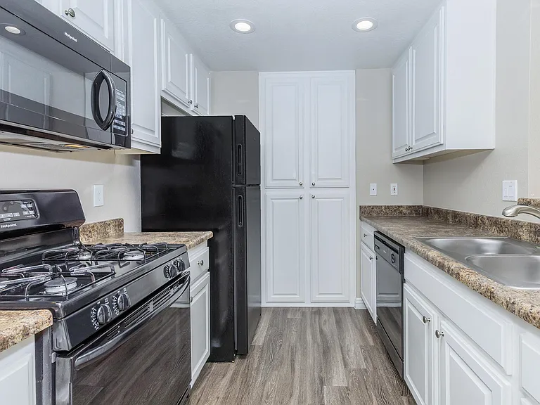 Villas Antonio Apartment Homes — Photo 30