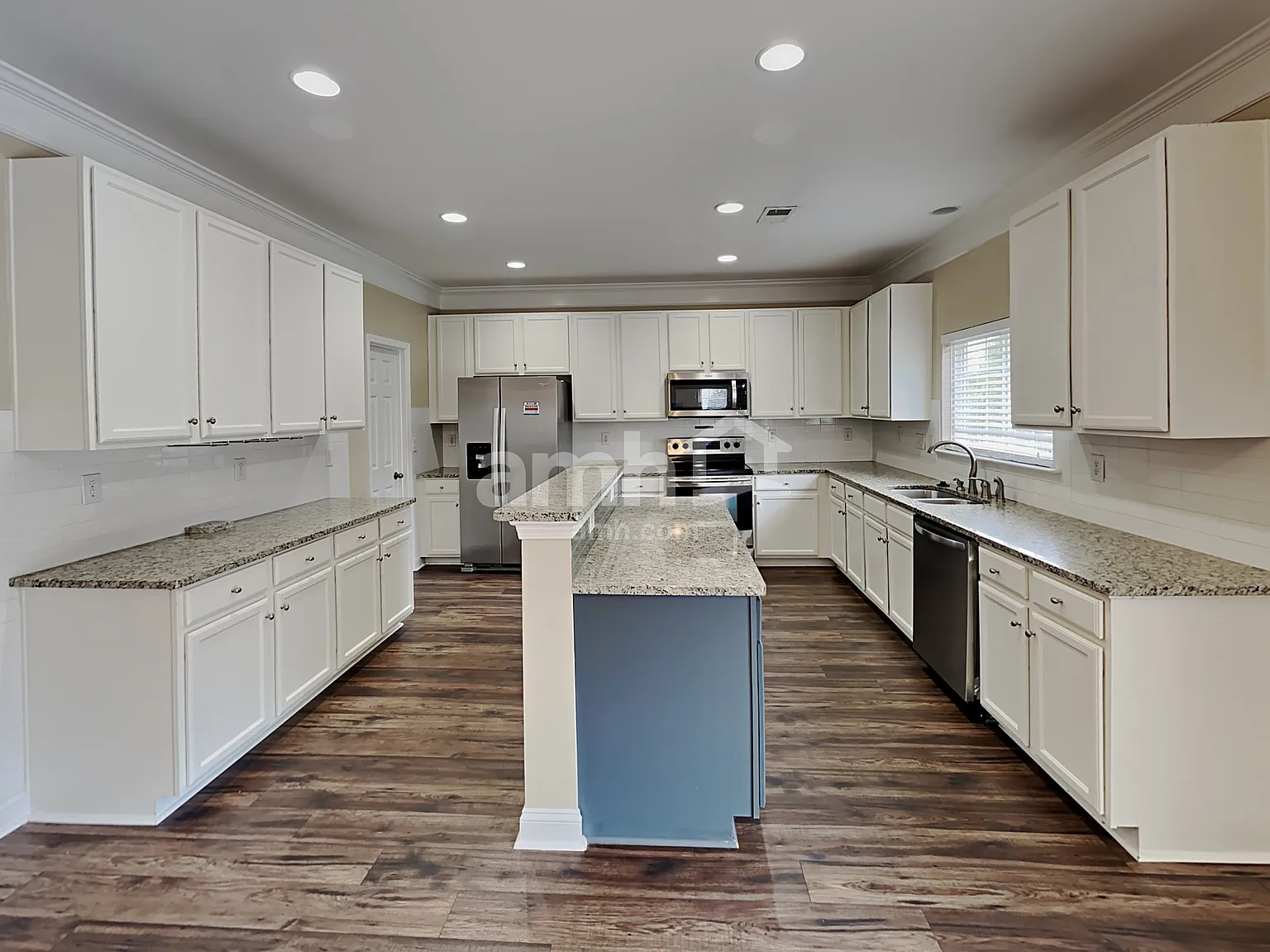 4 bed, 2.5 bath, 2948 sqft, $2,780 — Photo 3