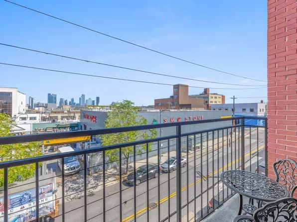 282 Nassau Avenue image 14 of 15