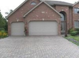 360 Mayo Ln, Bloomingdale, IL 60108