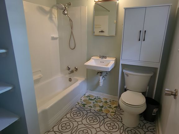 4th image of 320 Fannin Ct #2