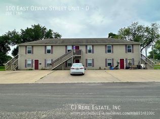 100 E Otway St APT D, Odessa, MO 64076
