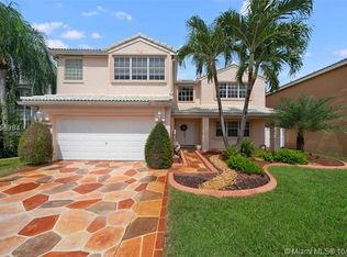 10151 SW 9th Ln, Pembroke Pines, FL 33025