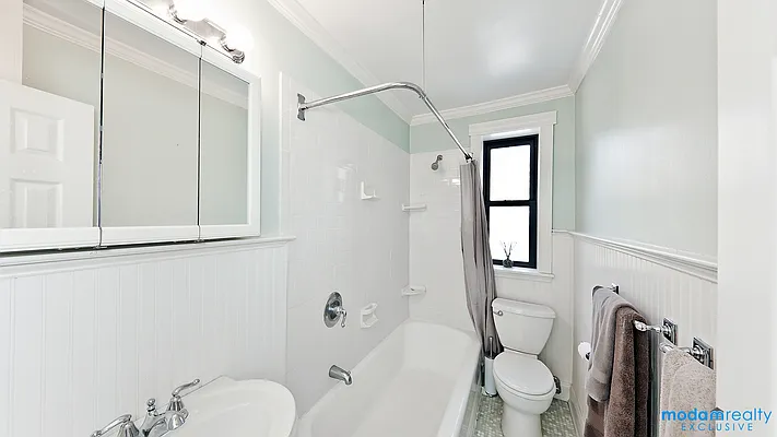 Sold by Moda Realty | media 4