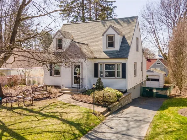 117 Astor Dr, Rochester, NY 14610