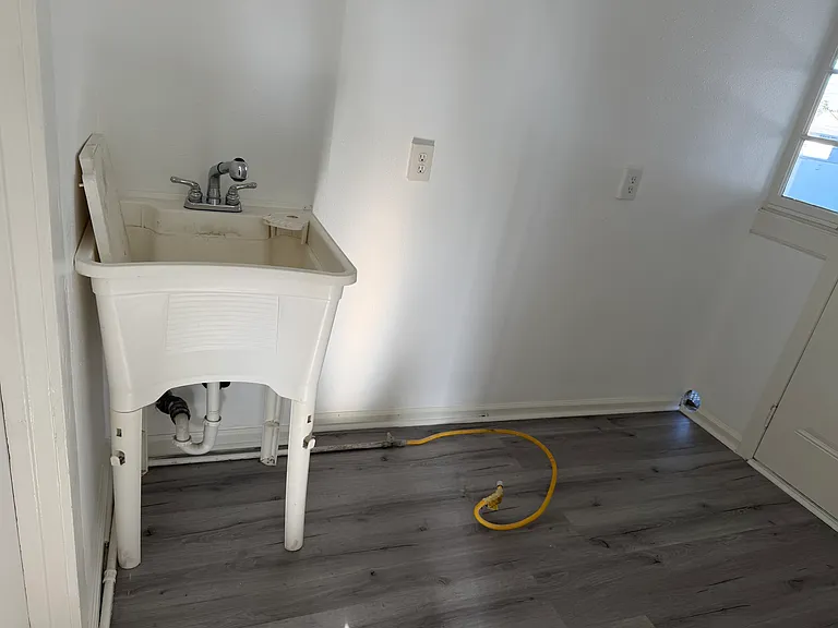 500 W Wilson Ave #502-1/2 — Photo 9
