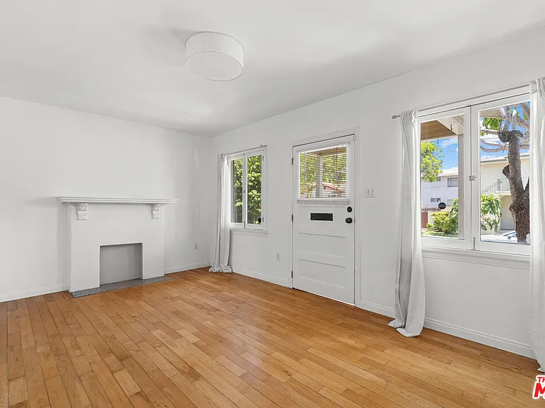 1823 Delaware Ave — Photo 2