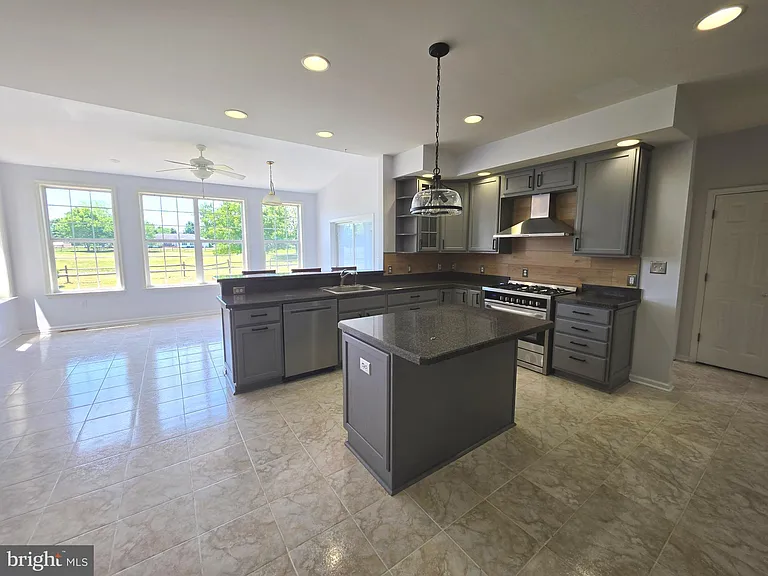 109 Masters Ln — Photo 31