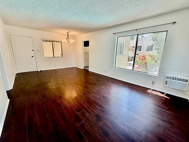 6100 Primrose Ave #10 — Photo 5