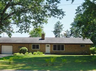 117 Parkway Dr, Saint Charles, MI 48655