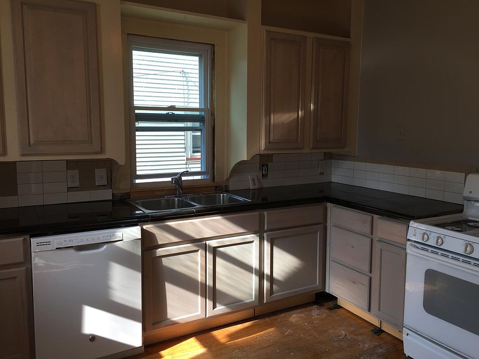1st image of 1498 Wagar Ave