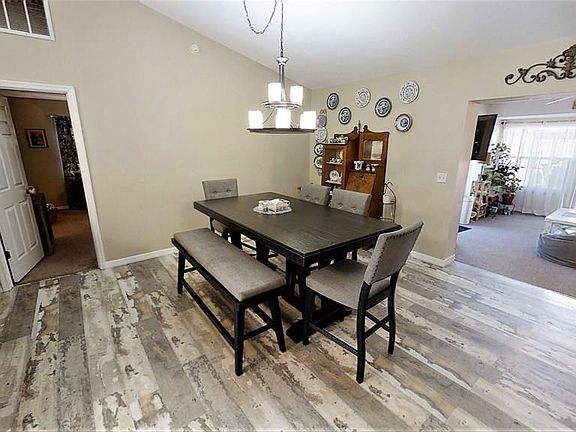 3rd image of 13 Wainmont Pl