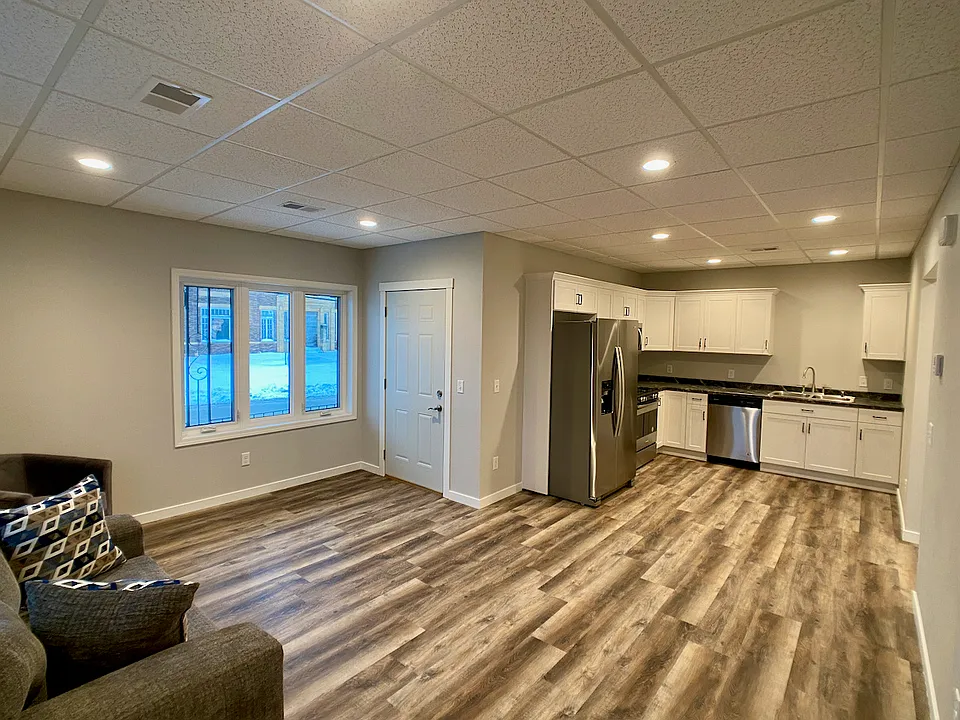 107 Main St E #3