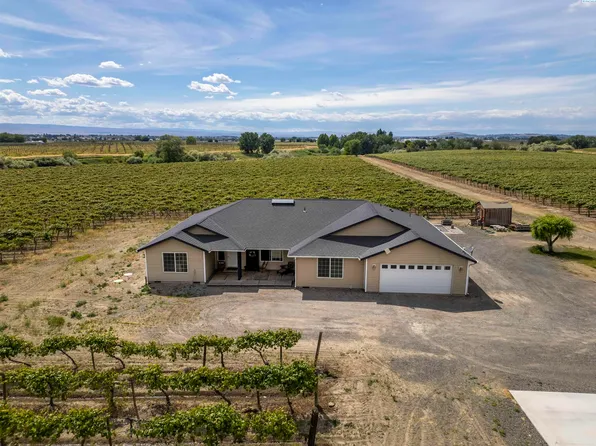 2050 Olmstead Rd, Grandview, WA 98930