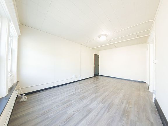 3rd image of 2901 Cottage Grove Ave APT 6