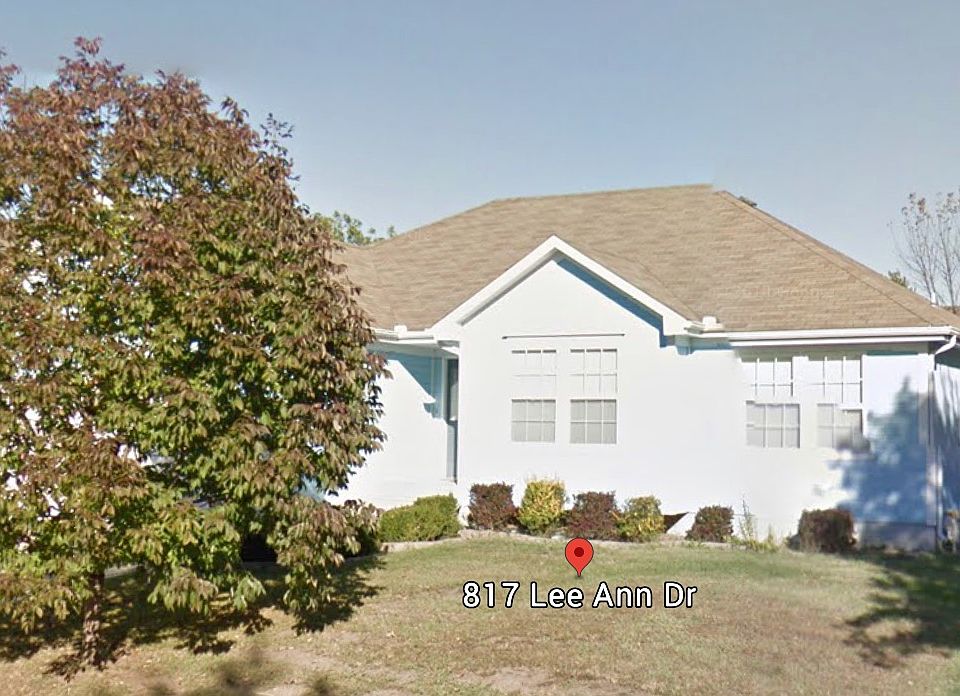 1st image of 817 SW Lee Ann Dr