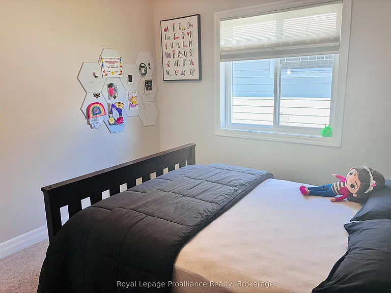 48 Mercedes Dr — Photo 24