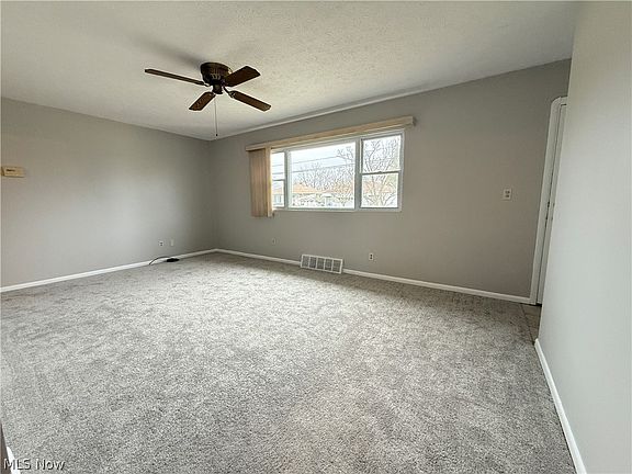 4th image of 6095 Stark Dr