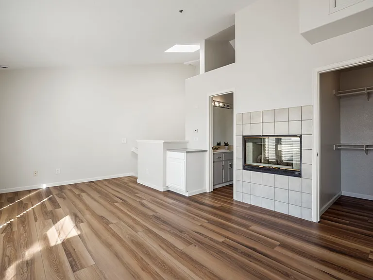 221 Donax Ave #11 — Photo 8