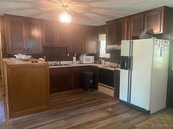 3rd image of 3910 Matterhorn St