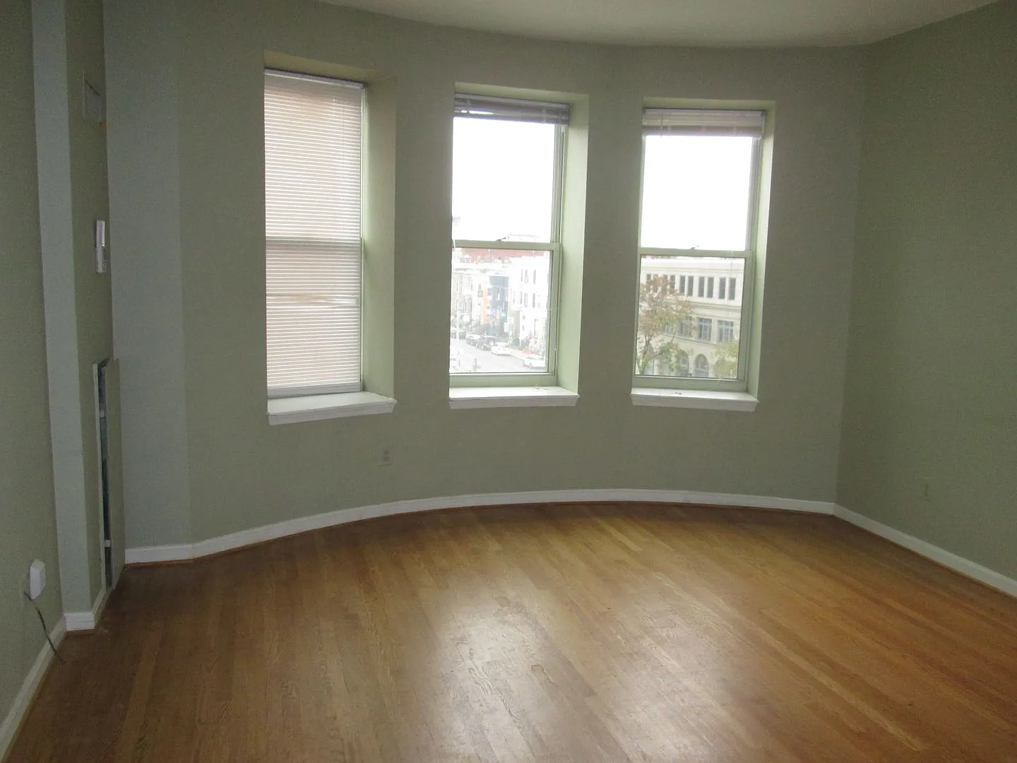 Prime Location! Fabulous 2 bed 2 bath along the U Street Corridor at 16th St NW — Photo 2