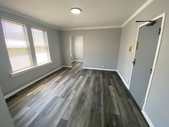 4th image of 6126 S Woodlawn Ave #6128-440