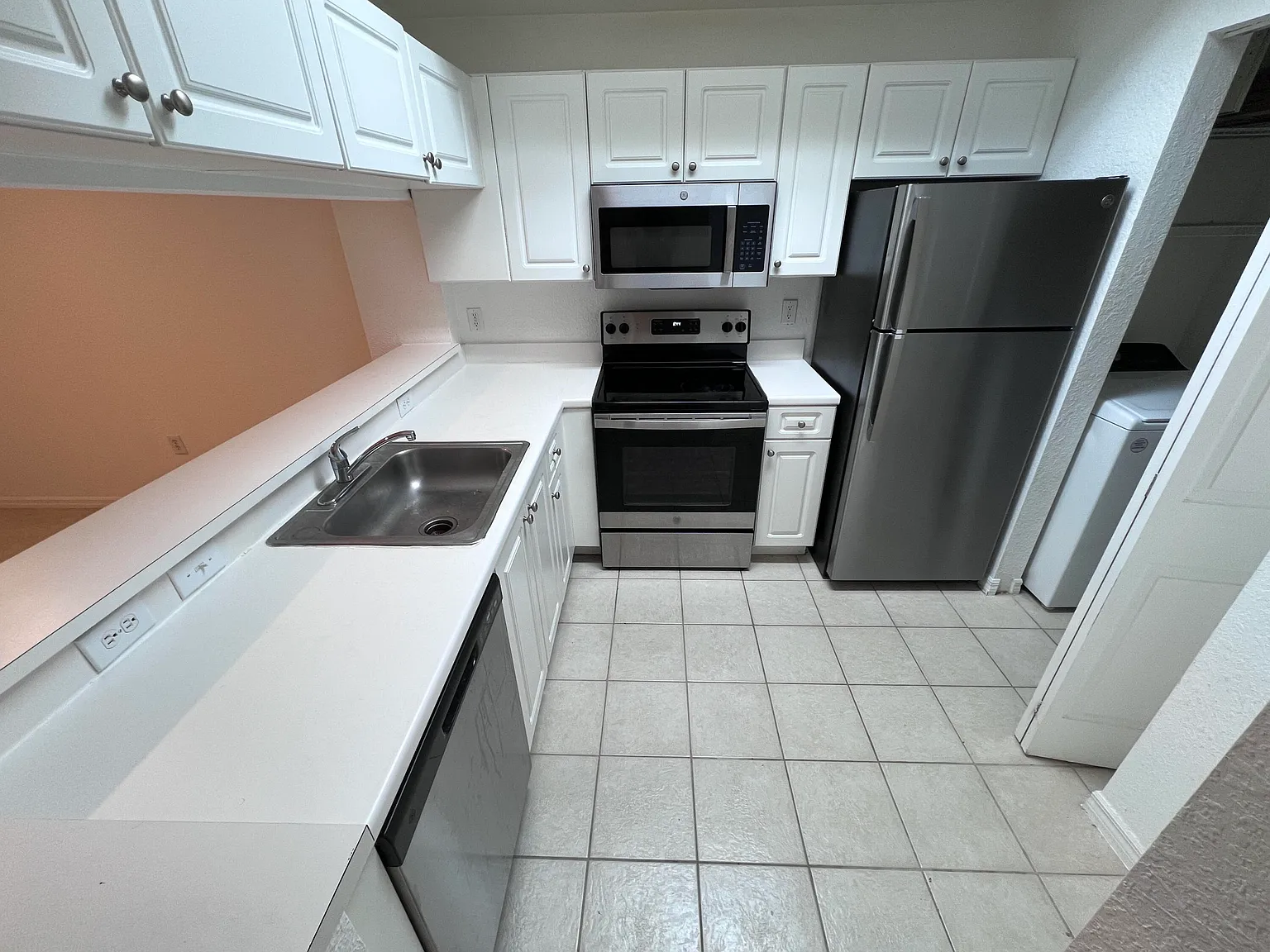 2 bed, 2.0 bath, 978 sqft, $2,400 — Photo 4