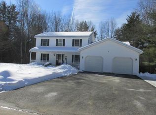17 Wayne Ct, Queensbury, NY 12804