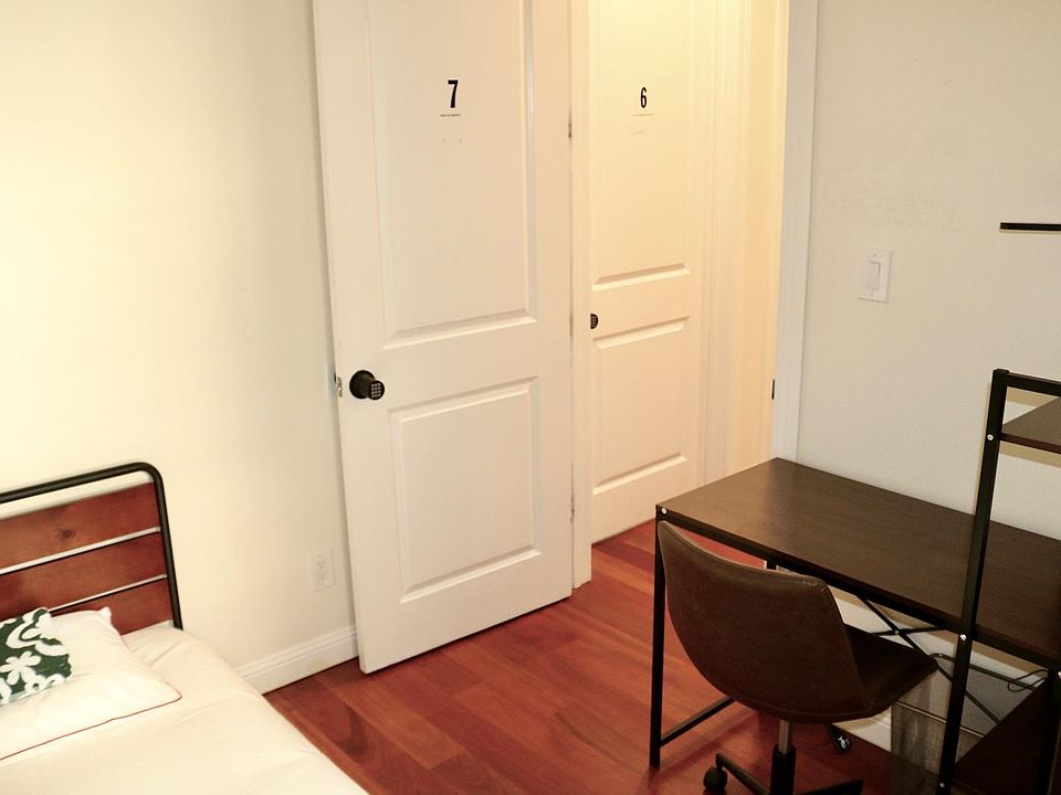 1st image of 1551 Larkin St Room 1