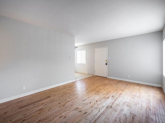 2nd image of 14434 Tiara St