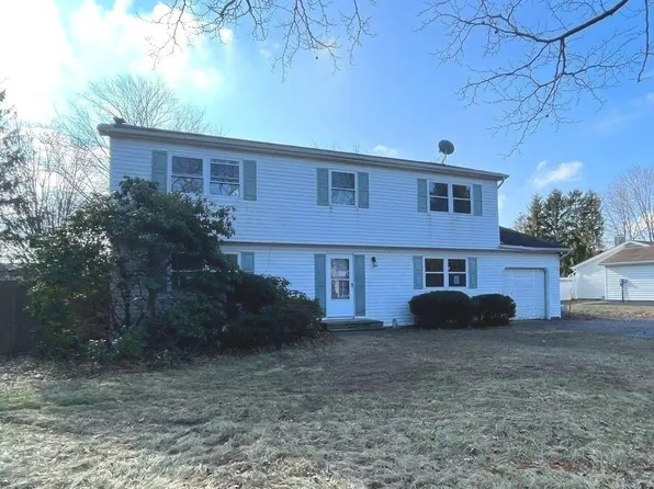 18 Puritan Avenue, Mount Sinai, NY 11766