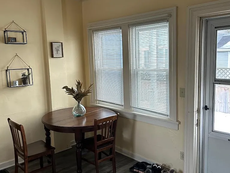 219 College Ave NE — Photo 5