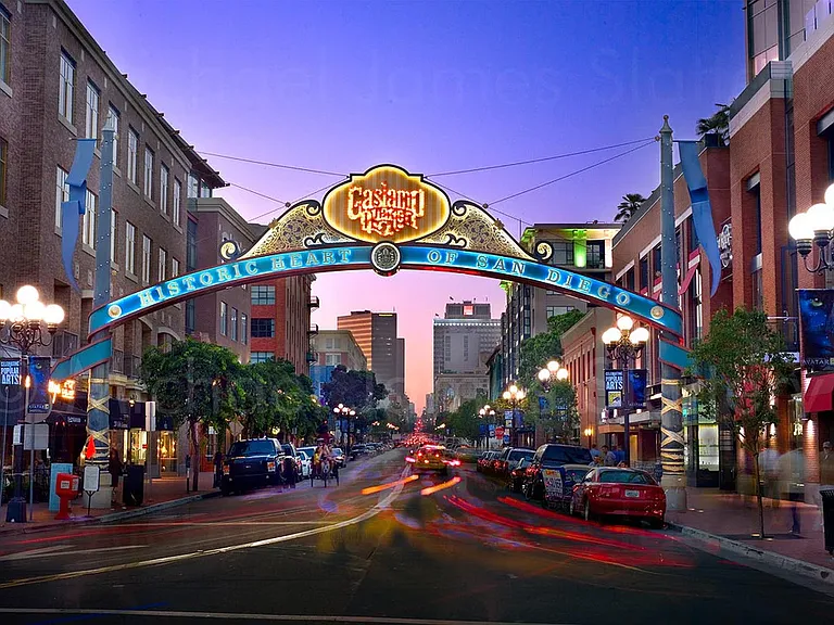 Gaslamp Quarter: Just minutes from the Gaslamp Quarter, offering vibrant dining, nightlife, and entertainment.