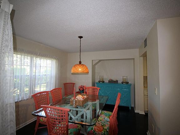4th image of 910 E Causeway Blvd Unit 11