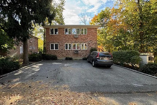 14 Cornwall Ln N Photo 1
